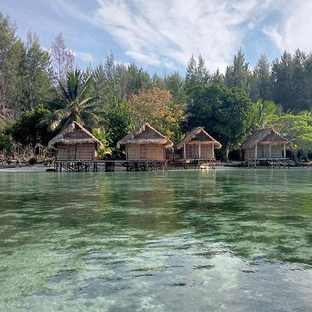 Coco Huts Guest House Waisai Kültér fotó