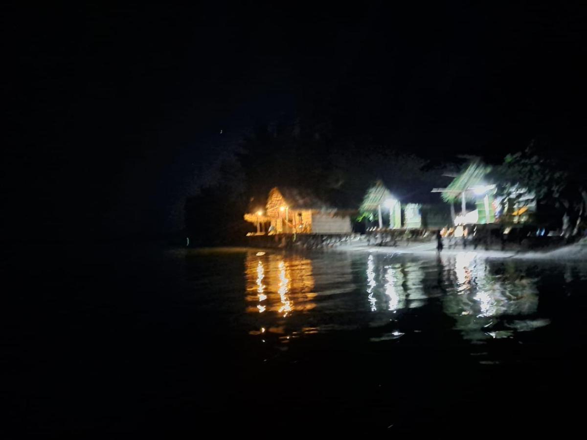 Coco Huts Guest House Waisai Kültér fotó