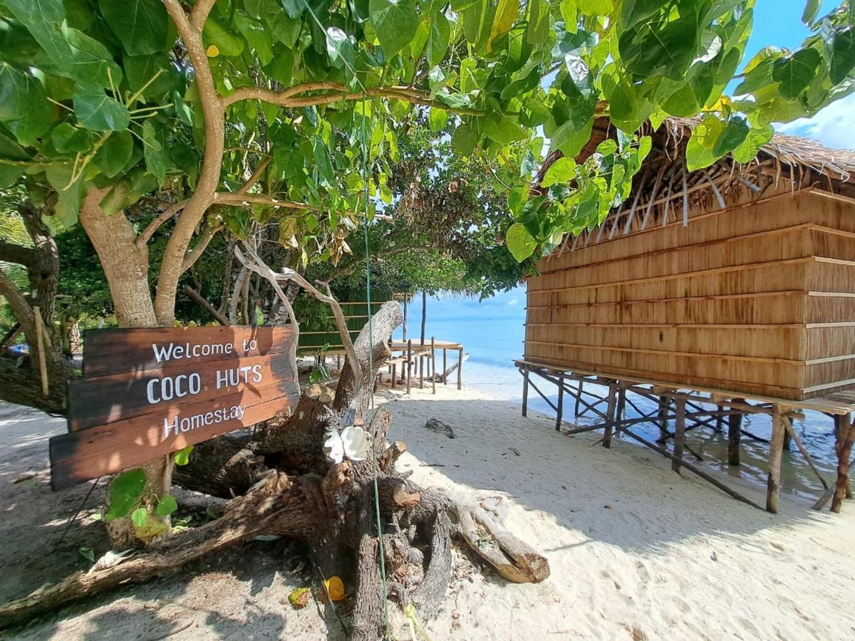 Coco Huts Guest House Waisai Kültér fotó