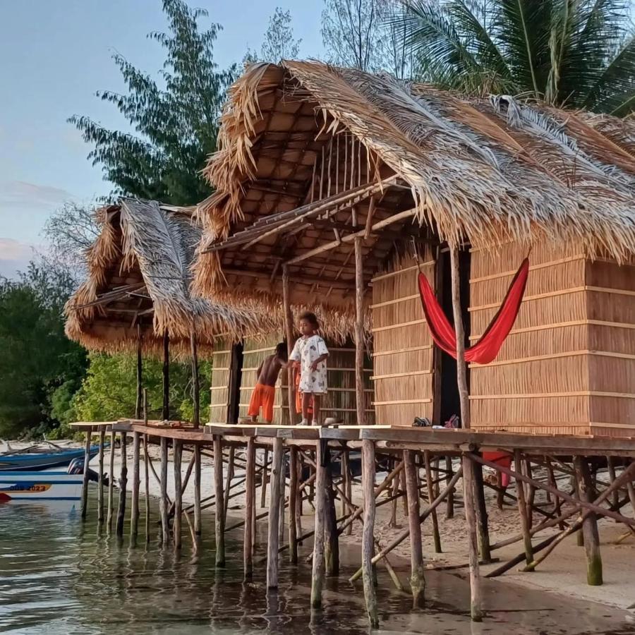 Coco Huts Guest House Waisai Kültér fotó