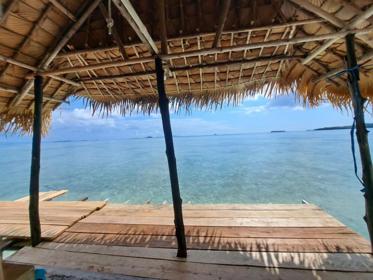 Coco Huts Guest House Waisai Kültér fotó