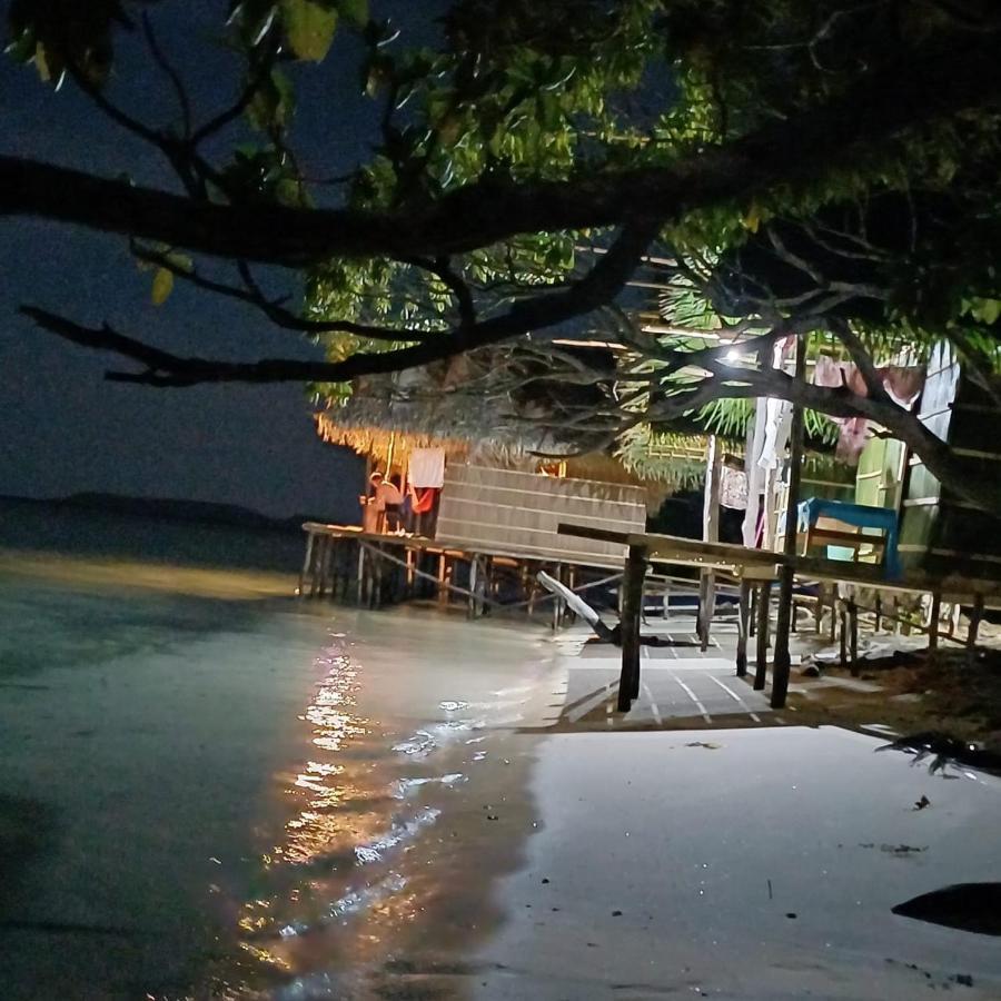 Coco Huts Guest House Waisai Kültér fotó