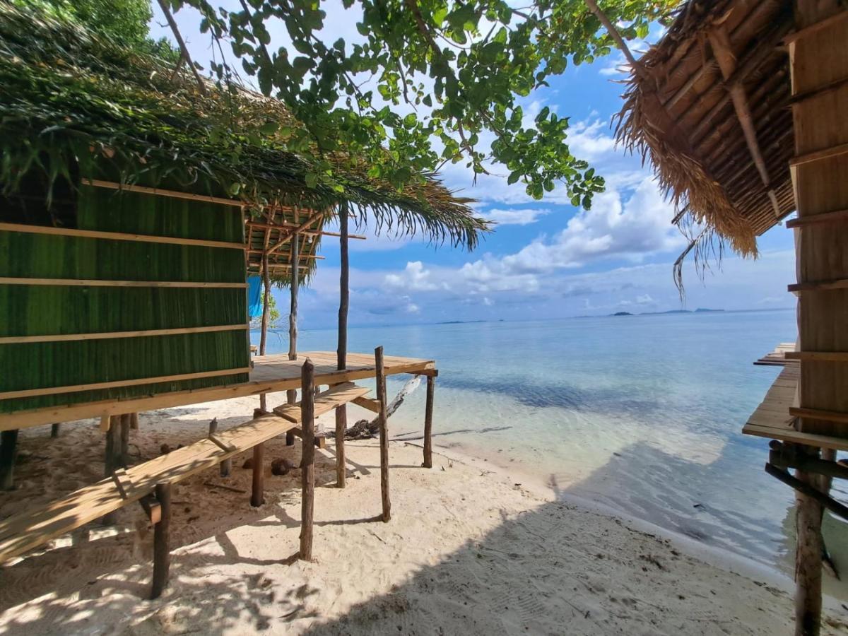 Coco Huts Guest House Waisai Kültér fotó
