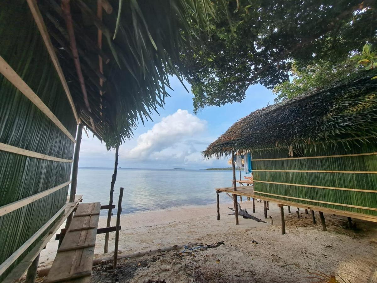 Coco Huts Guest House Waisai Kültér fotó